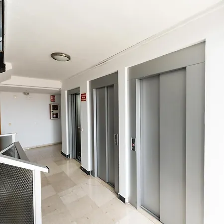 Malagasuite Getaway Apartament *